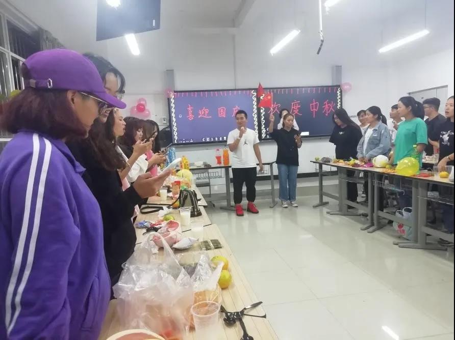 10.8班级故事02.jpg 10.8班级故事02.jpg