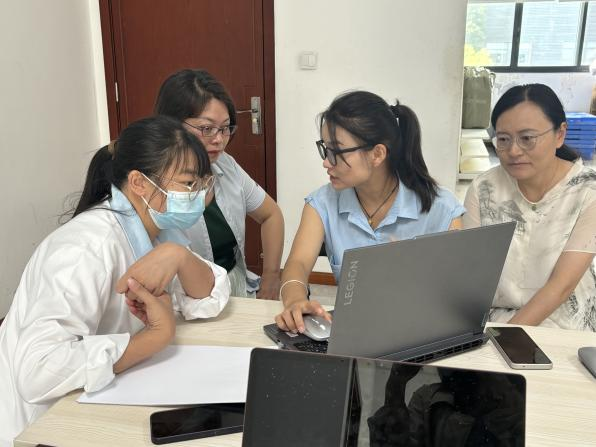 口腔医学技术专业校企合作再深化——云南经济管理学院与重庆豪迟义齿制作有限公司 共绘“豪迟订单班”新篇章 第 4 张 口腔医学技术专业校企合作再深化——云南经济管理学院与重庆豪迟义齿制作有限公司 共绘“豪迟订单班”新篇章 第 4 张