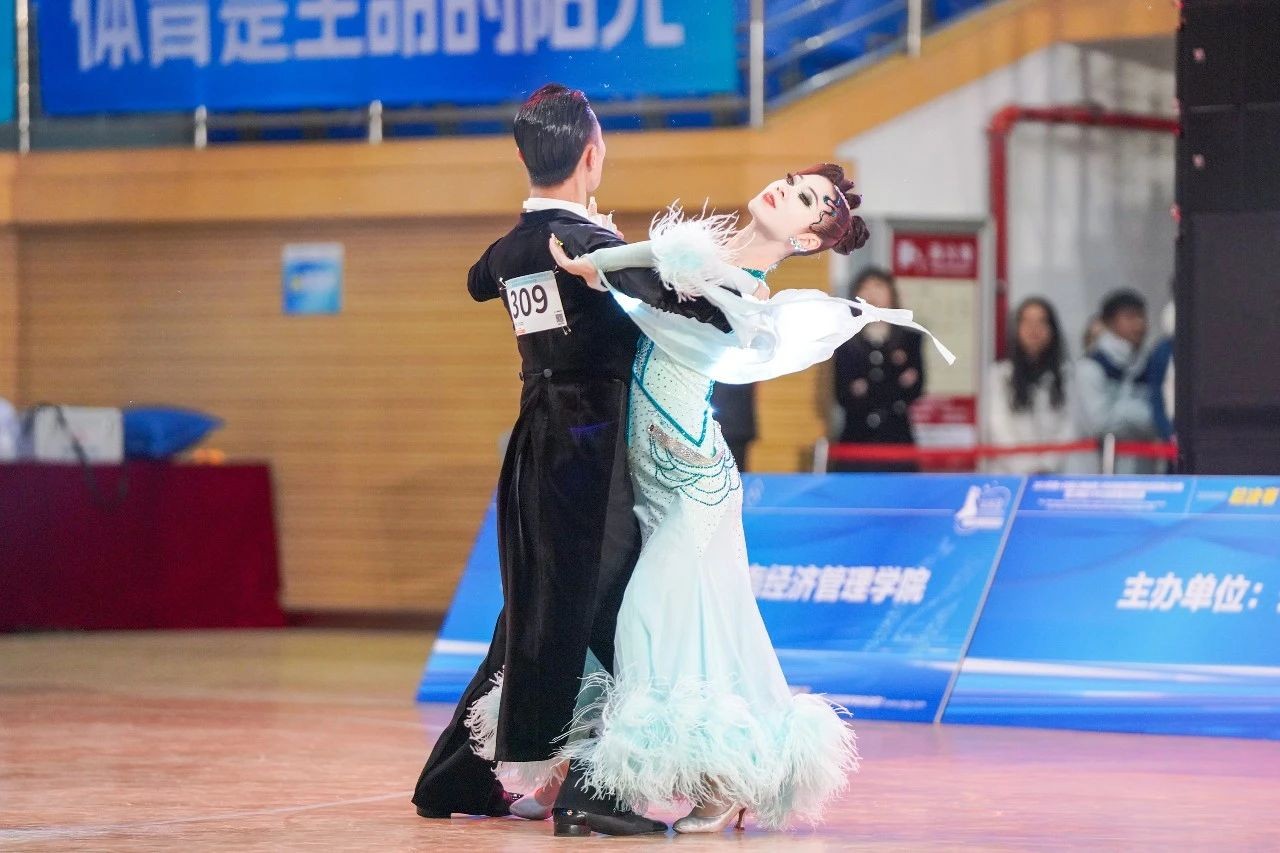 2023年云南省大学生体育舞蹈锦标赛在云南经济管理学院开幕! 第 15 张 2023年云南省大学生体育舞蹈锦标赛在云南经济管理学院开幕! 第 15 张