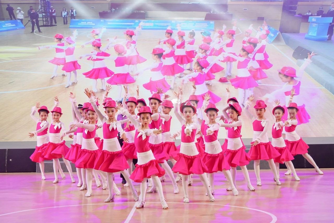 2023年云南省大学生体育舞蹈锦标赛在云南经济管理学院开幕! 第 24 张 2023年云南省大学生体育舞蹈锦标赛在云南经济管理学院开幕! 第 24 张