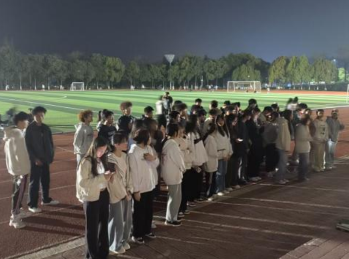 屏幕截图 2025-04-22 223608.png 屏幕截图 2025-04-22 223608.png