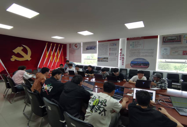 屏幕截图 2025-12-25 193920.png 屏幕截图 2025-12-25 193920.png