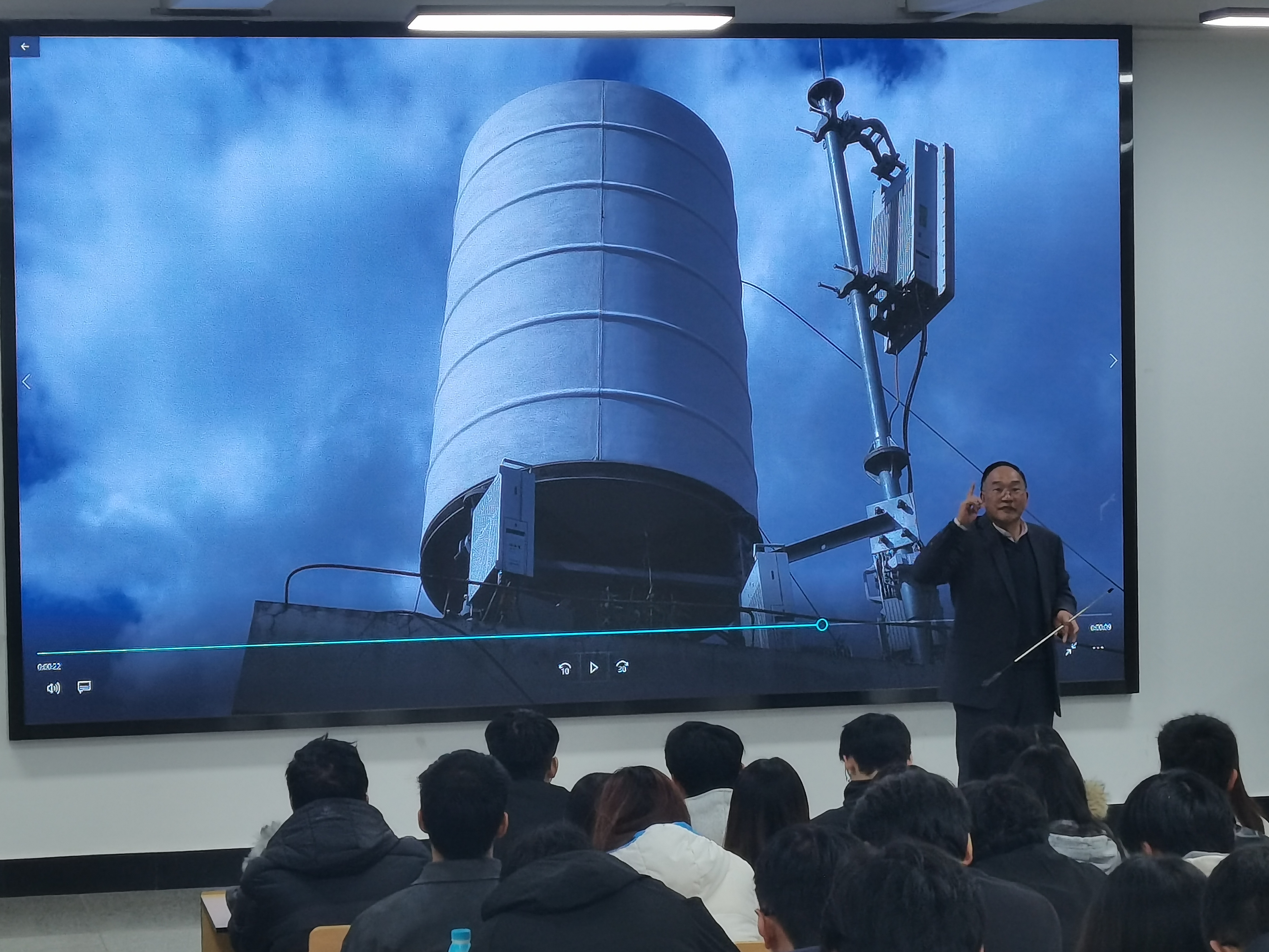 5G通信带你走进万物互联的时代—— 通信工程专业举办职业规划专题讲座 第 8 张