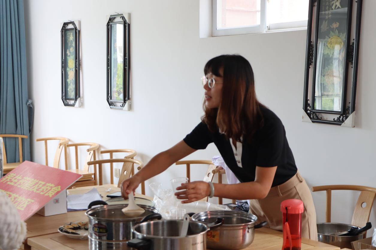 支部行动暖金秋 健康献礼教师节——云南经济管理学院医学院开展教师节党员义诊服务活动 第 5 张