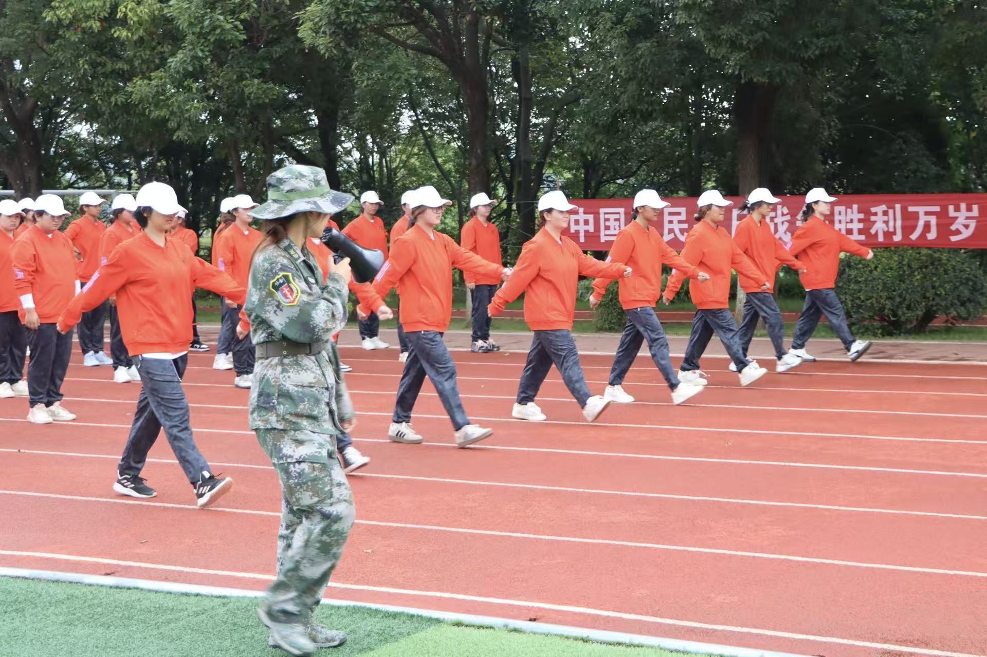 5.jpeg 齐步铿锵砺意志,医学生军训展昂扬风貌 第 5 张