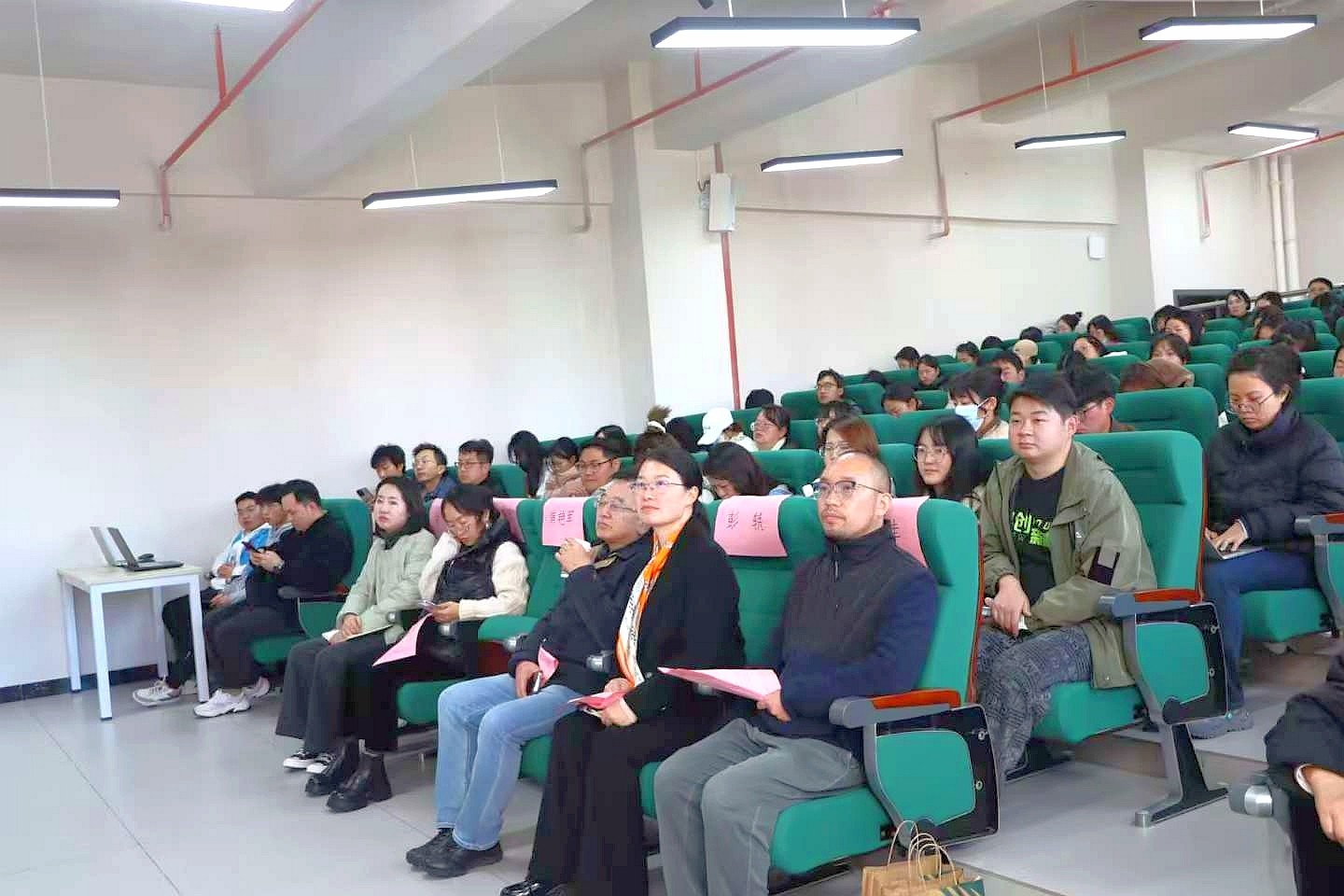 我敢闯、我会创——云南经济管理学院医学院中国国际大学生创新大赛(2026)院赛成功举办 第 2 张 我敢闯、我会创——云南经济管理学院医学院中国国际大学生创新大赛(2026)院赛成功举办 第 2 张