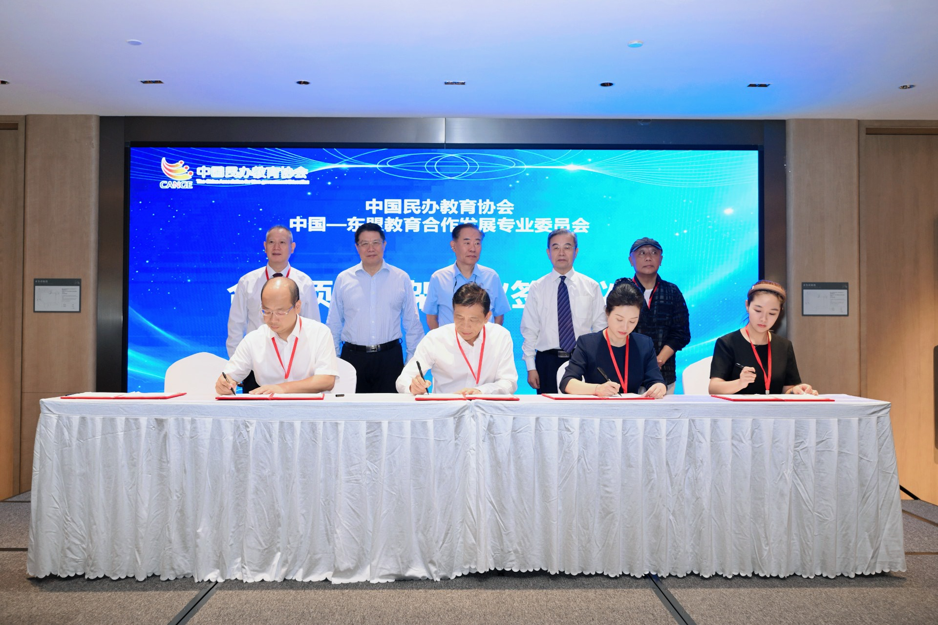 破局寻新路 聚力向东盟｜何雨珊董事长带队参加2026中国—东盟教育合作发展专委会年会并作主题报告 第 2 张