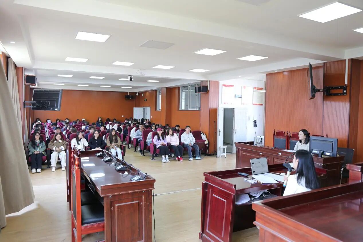 法律人的N+1种选择财经商贸资深律师走进校园，共话法学学子职业成长与多元发展！ 第 1 张