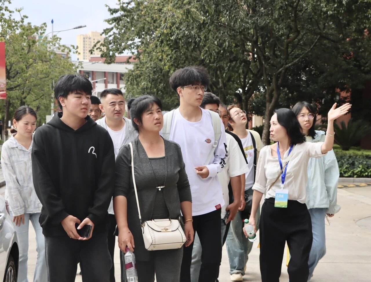 烟火启医路,温情赴新程—云经管医学院将以爱育人融进了迎新的温暖里 第 17 张 烟火启医路,温情赴新程—云经管医学院将以爱育人融进了迎新的温暖里 第 17 张