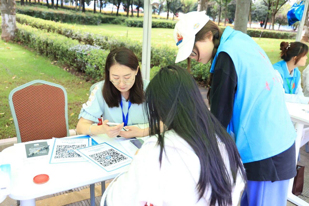 以温情护新程，以初心赴医梦｜医学院2026级迎新纪实 第 14 张