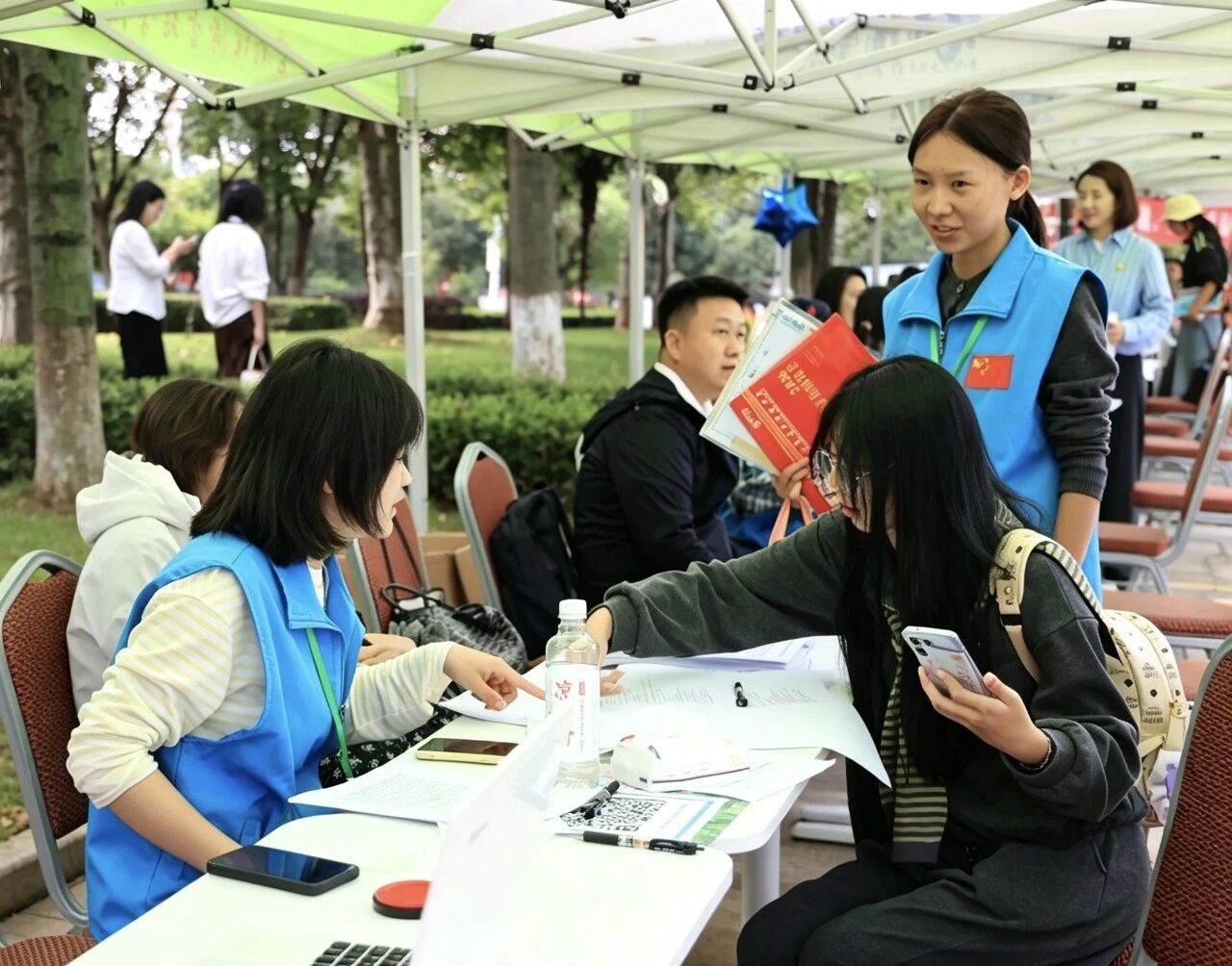 以温情护新程，以初心赴医梦｜医学院2026级迎新纪实 第 20 张